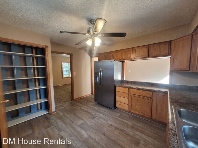 Building Photo - 3 br, 1 bath House - 2209 East 40th Street