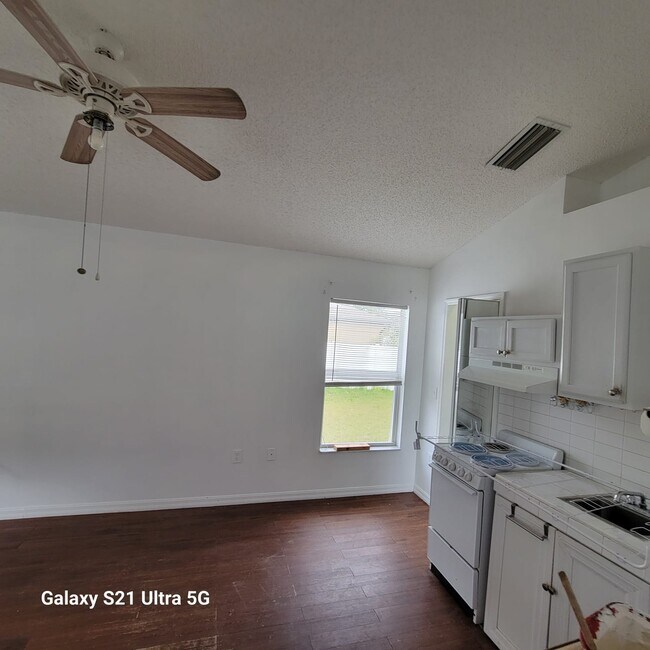 Foto del edificio - 2791 Summerfield St