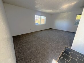 Building Photo - 524 Mt Whitney St