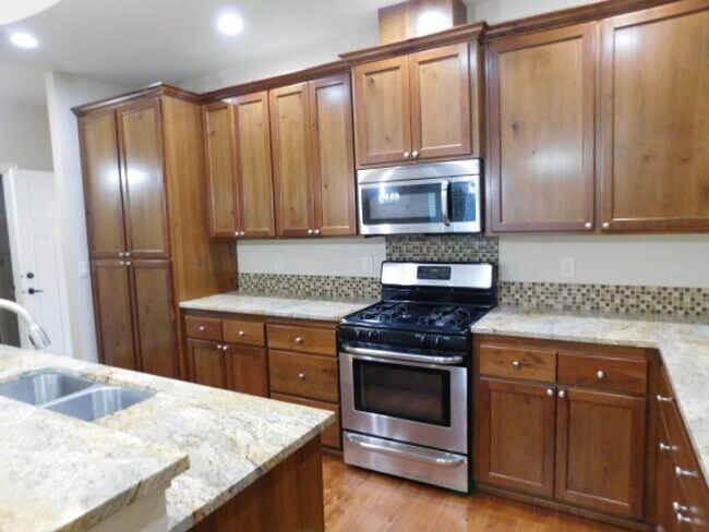 Foto del edificio - 3Bd/2.5Ba Two Story Townhouse - Available ...