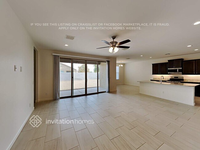 Foto del edificio - 694 W Belmont Red Trail