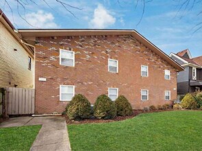 Building Photo - 1393 Summit St