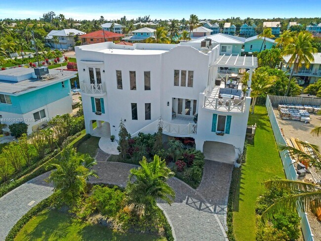 Building Photo - 317 E Seaview Cir