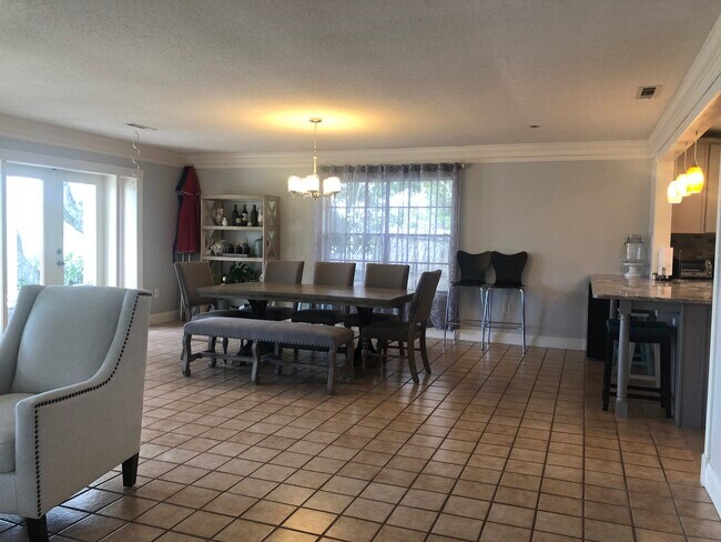 Foto del edificio - 230 Lakeview Cir