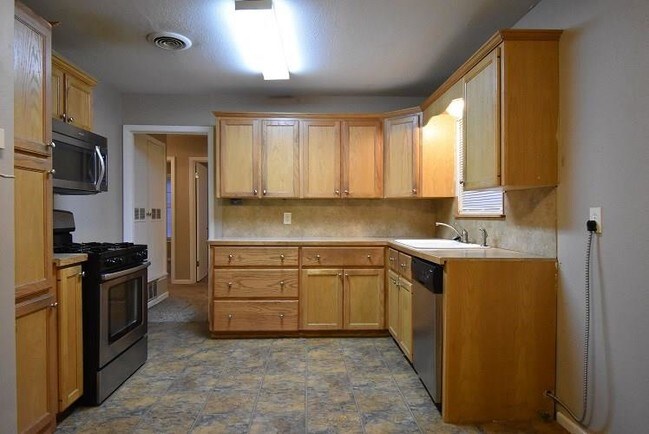 Building Photo - 110 Loy Dr