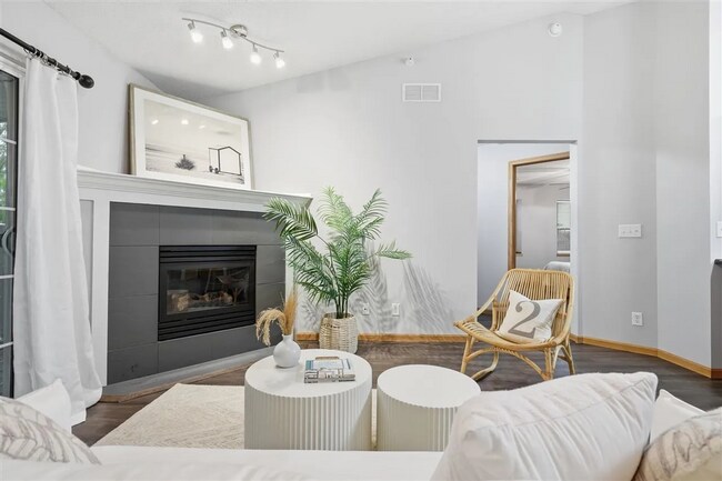 Foto del edificio - New Listing - 2 Bedroom, 2 Bath Condo in North Liberty