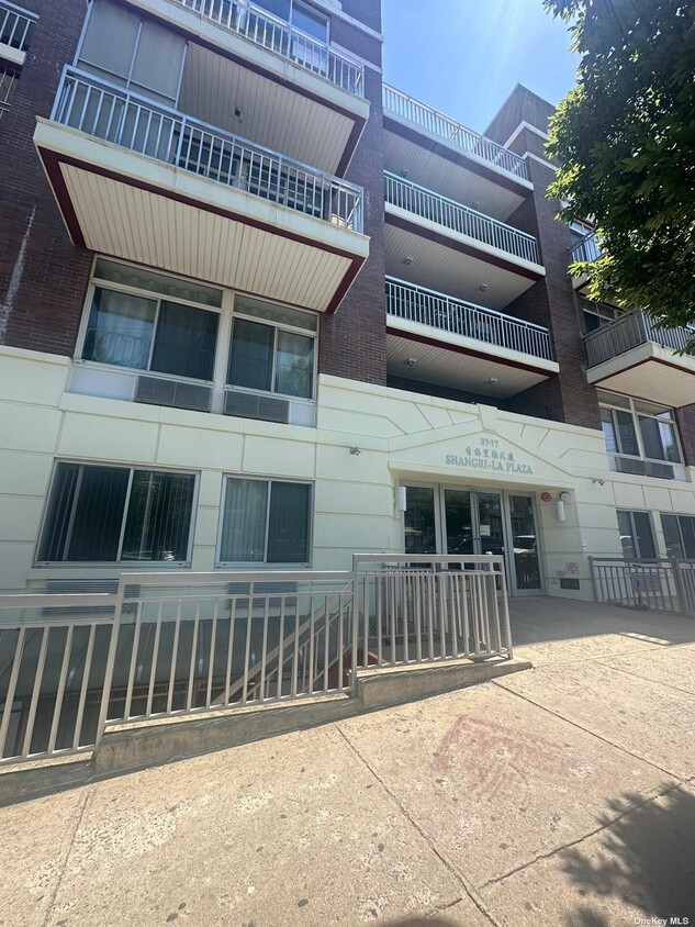 37-17 111th St Unit 3A, Queens, NY 11368 - Room for Rent in Queens, NY ...