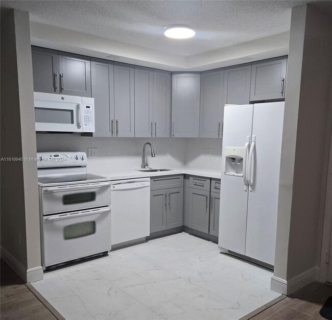 Building Photo - 9610 S Belfort Cir