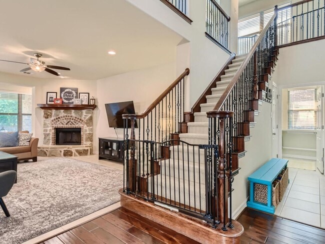 Building Photo - Gorgeous 4BD / 4BA Home for Lease in Brush...