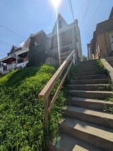 Building Photo - 447 Hays Ave