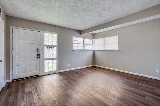 Building Photo - 3000 Willow Park St