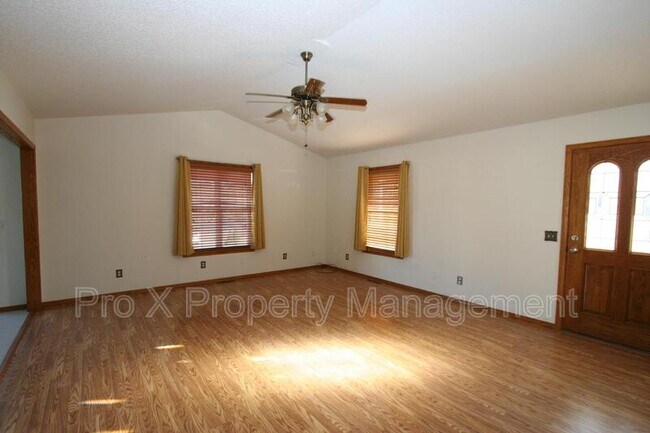 Building Photo - 1002 Joplin St