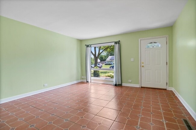 Building Photo - 500 Cherry Cir