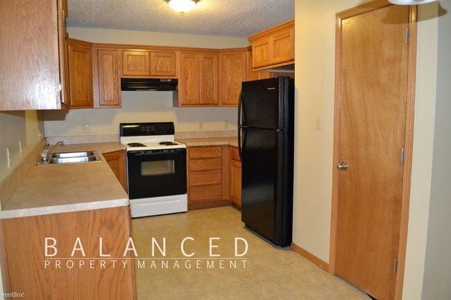 Building Photo - 4 br, 3 bath Duplex - 5780 SW Woodbridge Dr