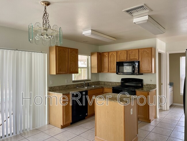 Building Photo - 9810 Sunnyoak Dr