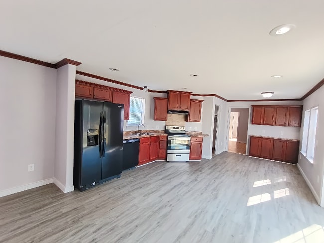 Building Photo - 92 Deerwood Park