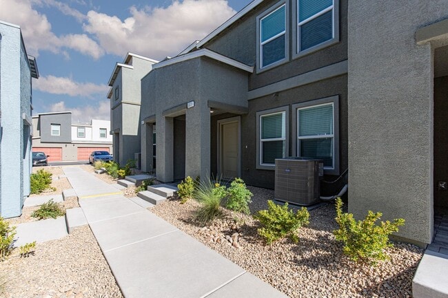 Building Photo - Brand New Townhouse – Available Now!