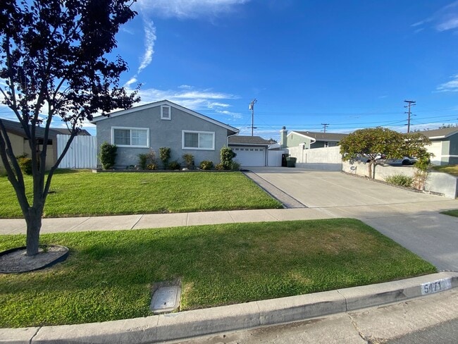 Foto del edificio - Updated 3 Bedroom Cypress House w/ 2 Car G...
