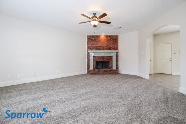 Building Photo - 3933 Pinetree Drive