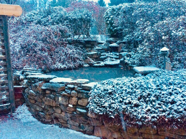 Foto del edificio - 390 Glen Farm Rd