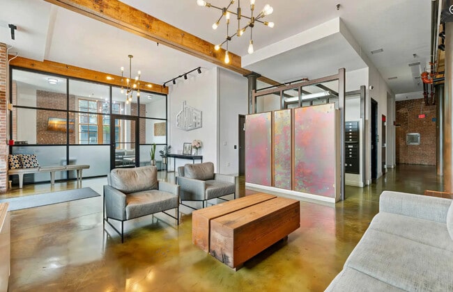 Building Photo - Silk Lofts