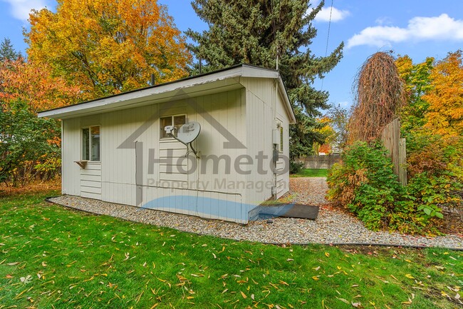 Building Photo - 1 Bedroom 1 Bath Cottage Style Studio Home...