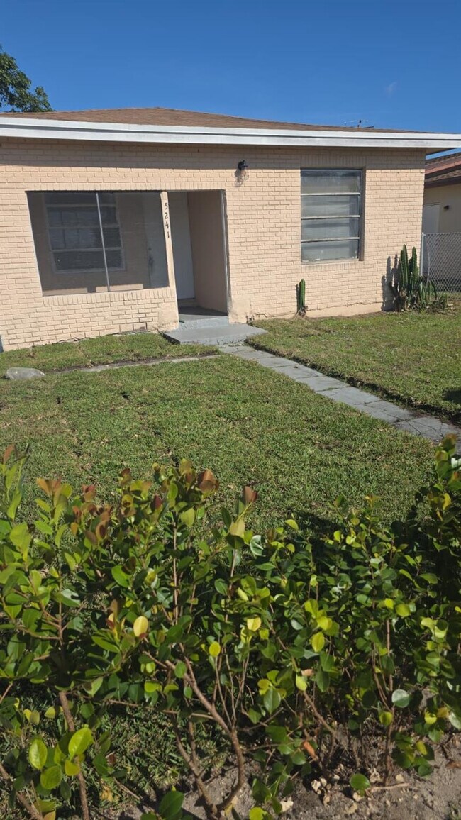 Foto del edificio - 5241 Mayo St