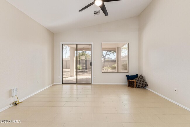 Building Photo - 10245 E Penstamin Dr