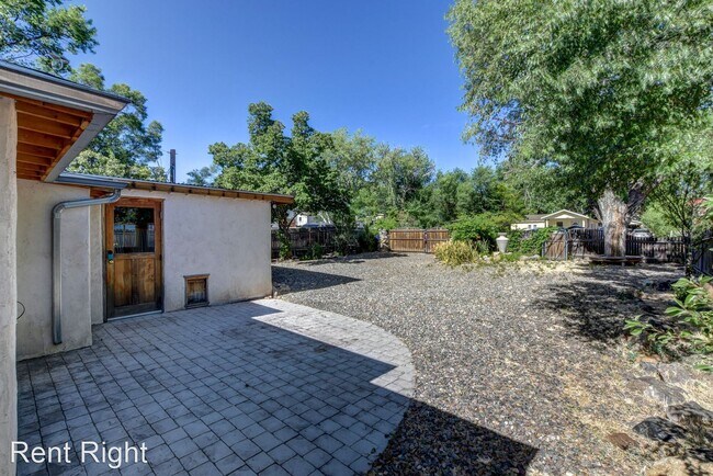 Building Photo - 727 Dameron Dr