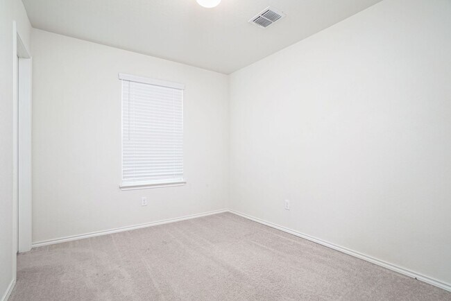 Building Photo - Spacious 4-Bedroom Home in Medina Landing – Available for July Move-In!