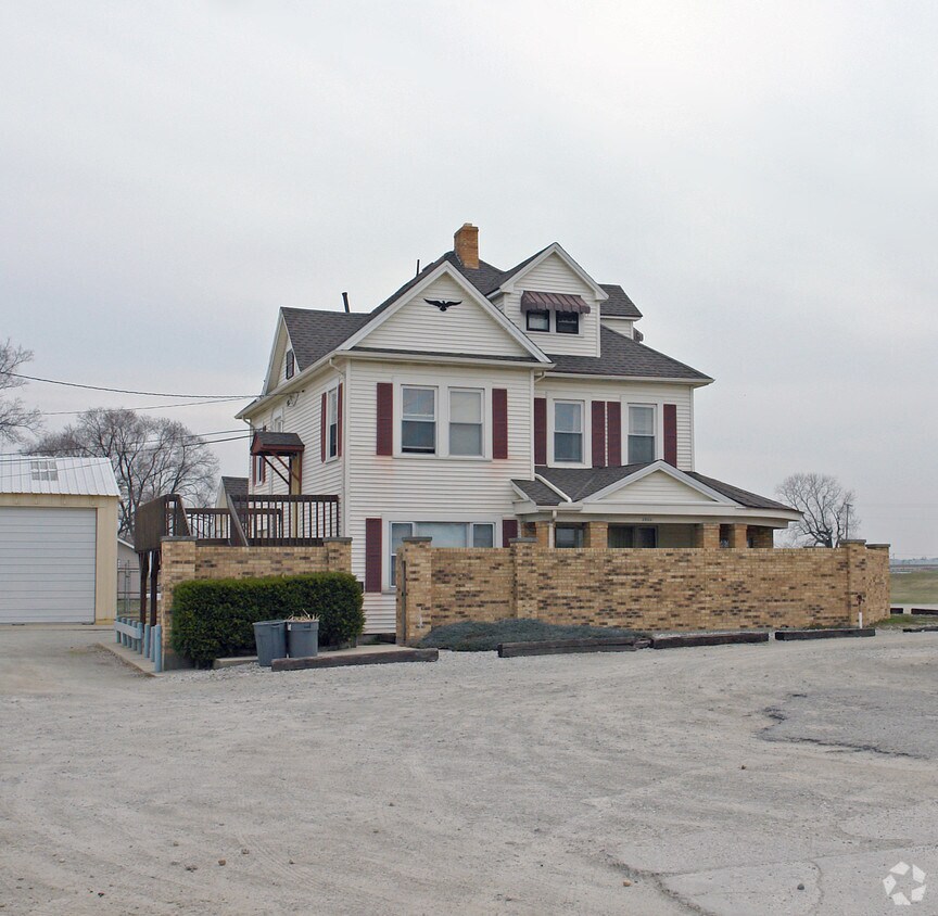 Primary Photo - 2806 N Dixie Dr