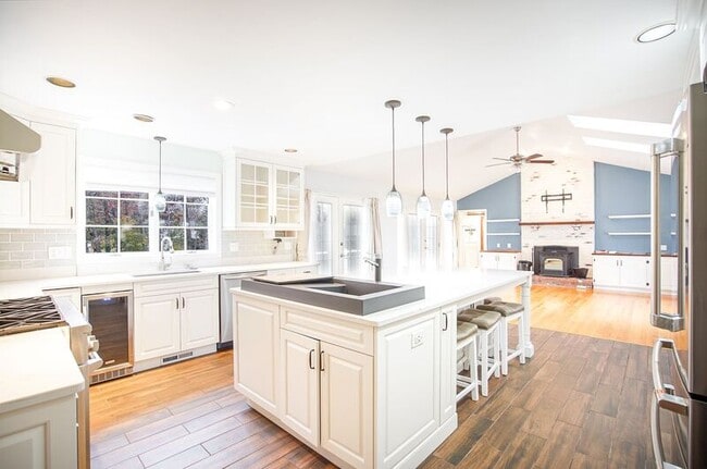 Building Photo - 14 Horseshoe Ln