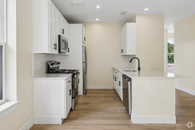 1BR, 1BA - 937SF - Kitchen - East Road Apartments