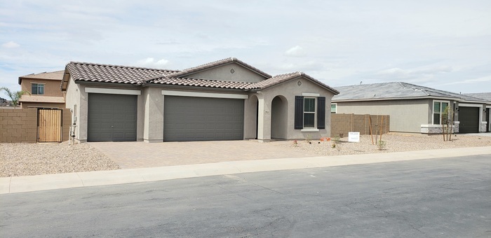 Foto principal - The 2 YEARS NEW 4 bedroom + 3 car garage r...