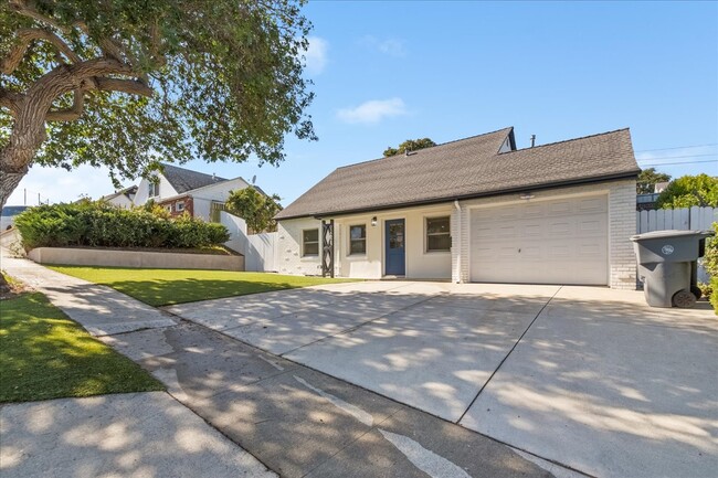 Building Photo - 22629 Ellinwood Dr