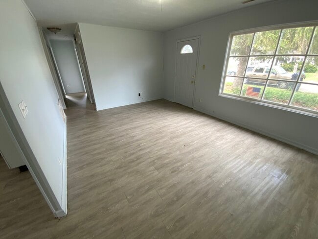 Building Photo - 1504 Edgewood Dr