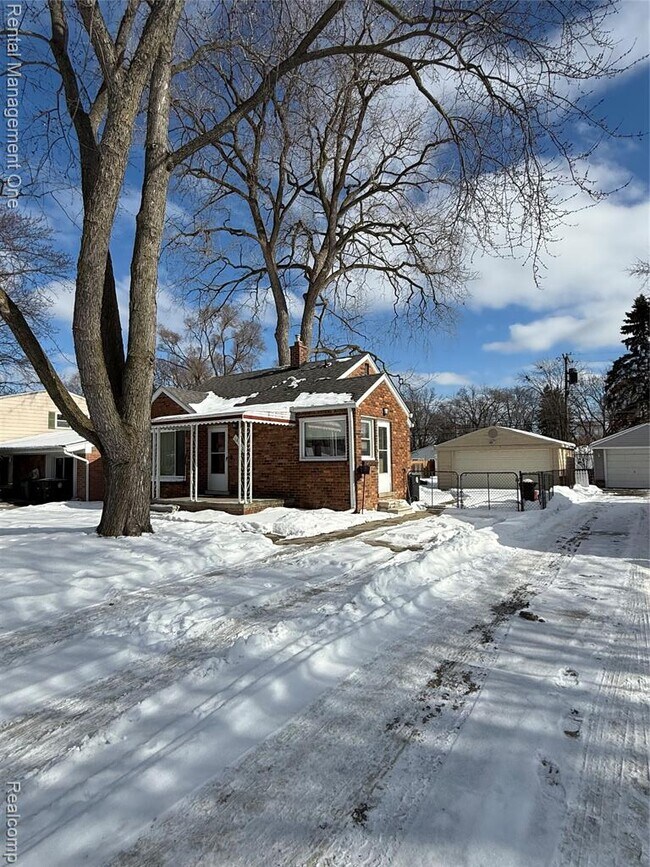 Foto del edificio - 12050 Cavell St