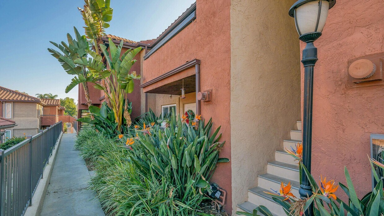 Foto principal - Two Bedroom Condo in Artesia Community