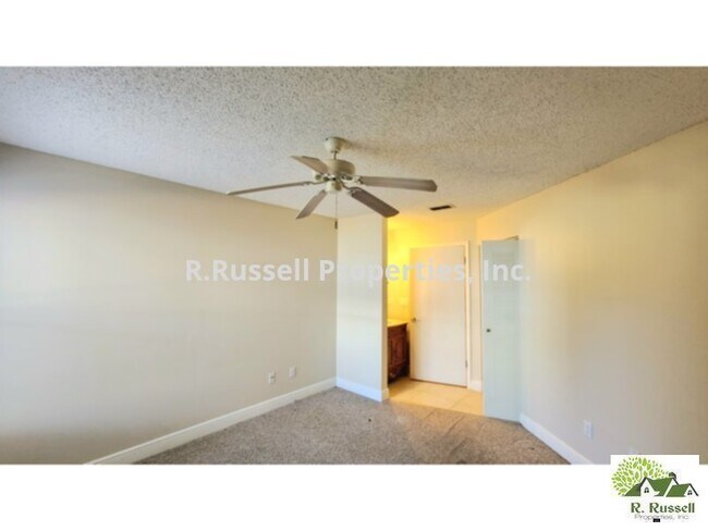 Foto del edificio - Large 1 bedroom 1st floor corner unit cond...