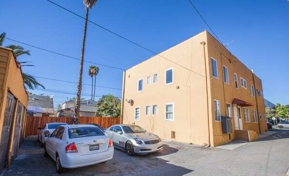 Building Photo - 1414 Dixon St