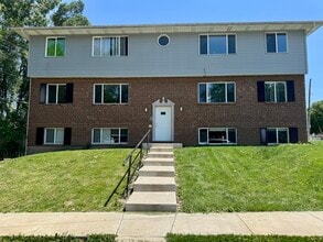 Building Photo - 2827 N Elsie Ave