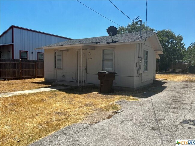 Building Photo - 503 San Saba St