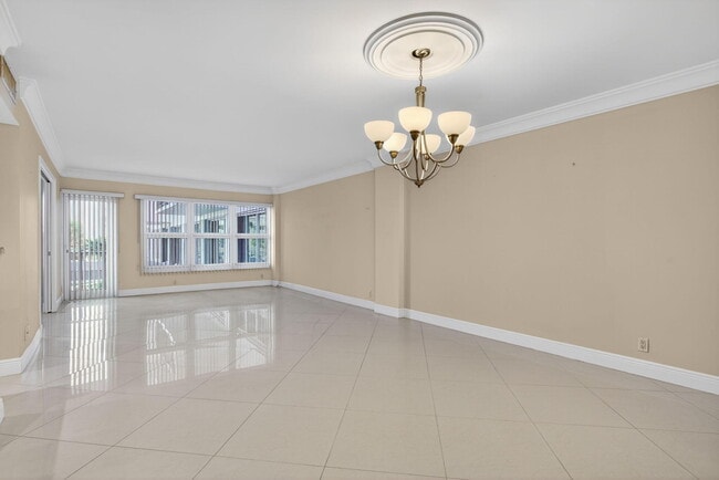 Building Photo - 405 N Ocean Blvd