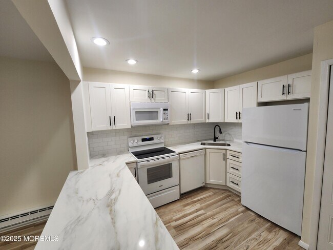 Building Photo - 129 Amberly Dr