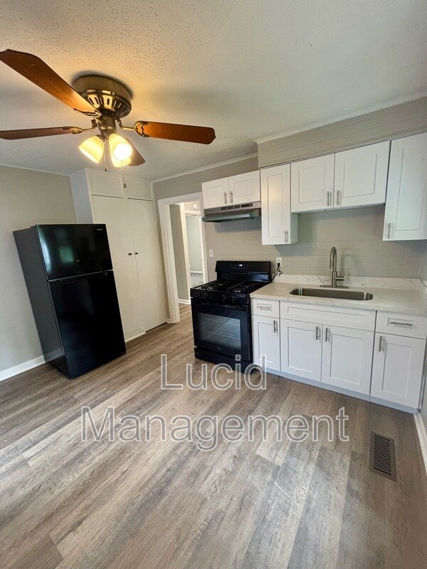 Foto del edificio - 3302 Powell Ave