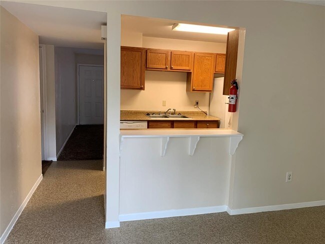 Building Photo - 137 Emerald Dr