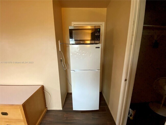 Foto del edificio - 8391 NW 27th Pl