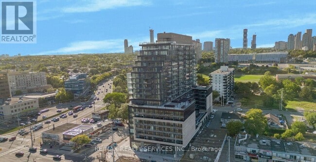 Building Photo - 3009-3009 Novar Rd