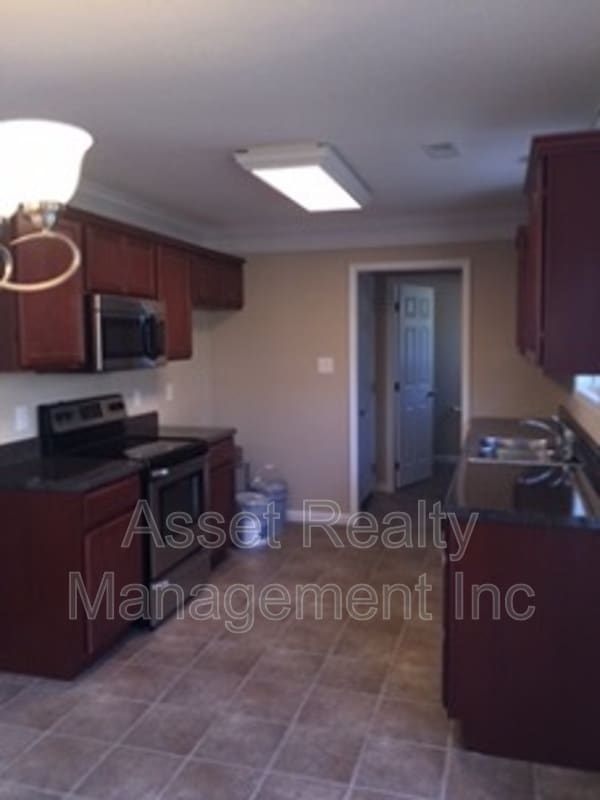 Building Photo - 5909 Apple Valley Dr