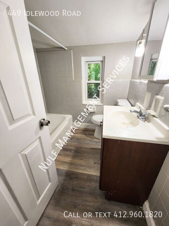 Foto del edificio - 449 Idlewood Rd